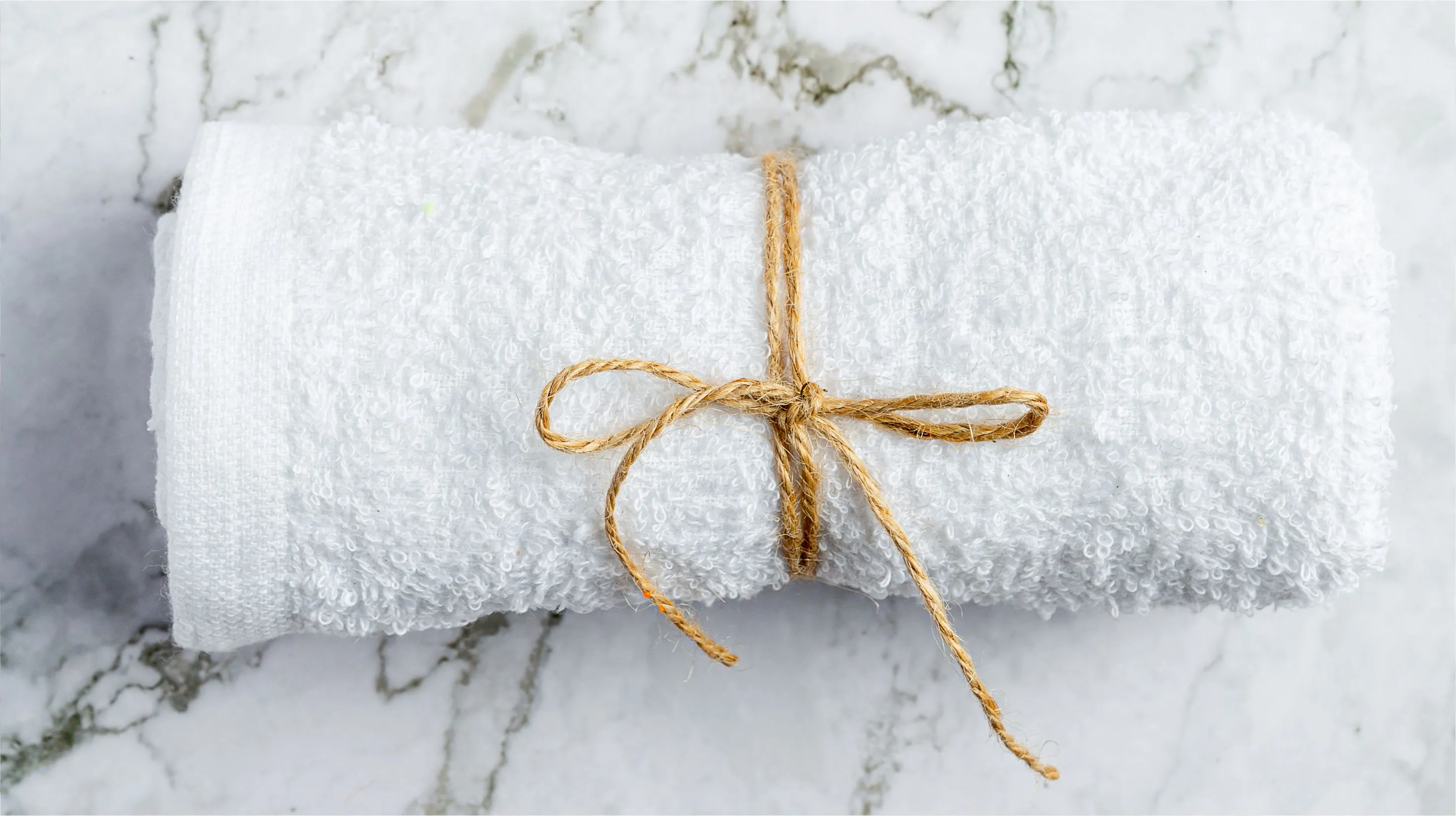 White terry bath mat beside bathtub